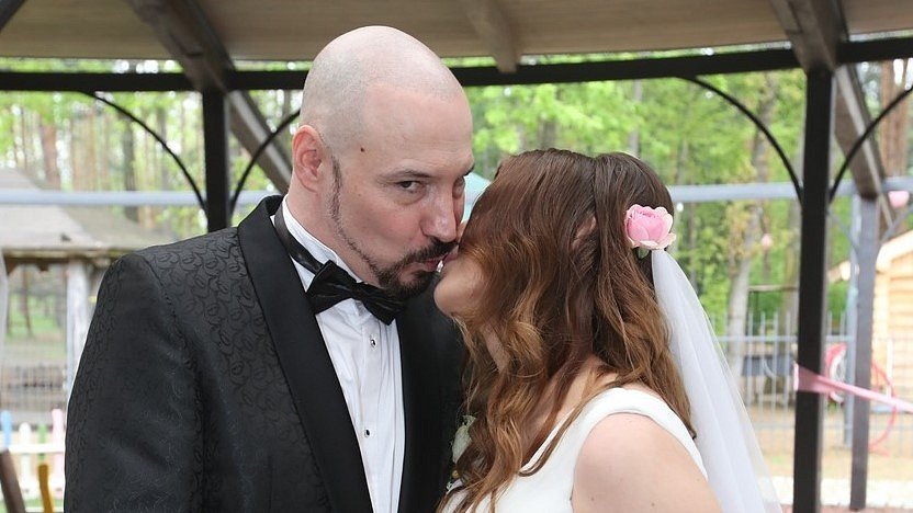 Fotky ze svatby Bohuše Matuše (47) s Lucinkou, která v tentýž den oslavila i 18. narozeniny! Náhledový obrázek