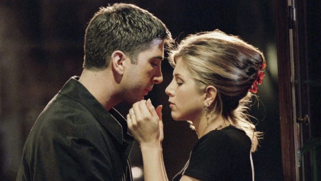 Láska nejen v seriálu, ale i v reálném životě: Rosse a Rachel se do sebe v reálném životě zamilovali už během první série Náhledový obrázek