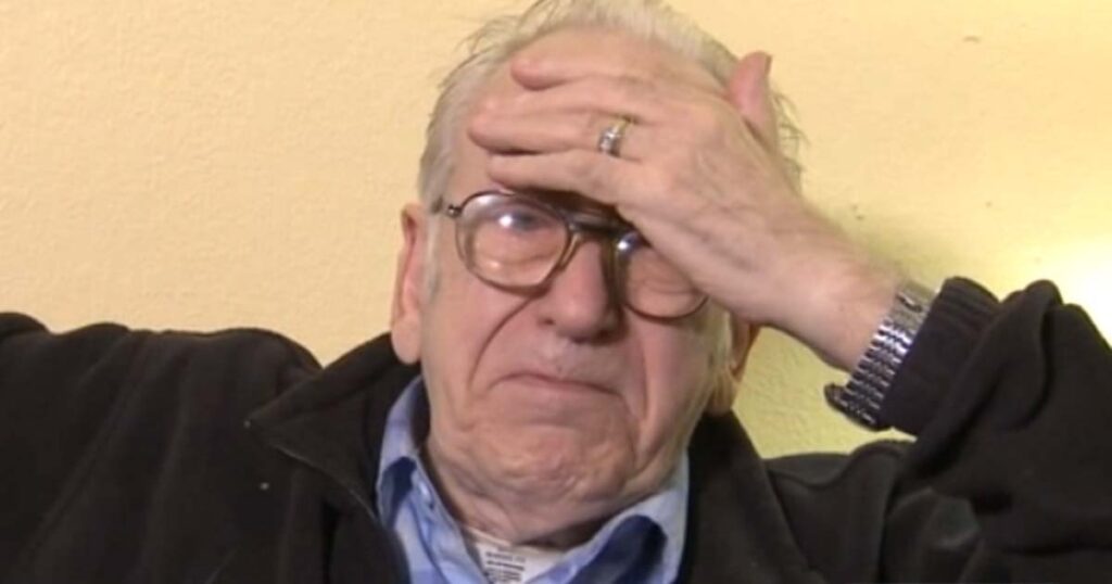 Po smrti své ženy našel v domě ukryté dopisy. Když je četl, nemohl uvěřit lži, v níž žil Náhledový obrázek