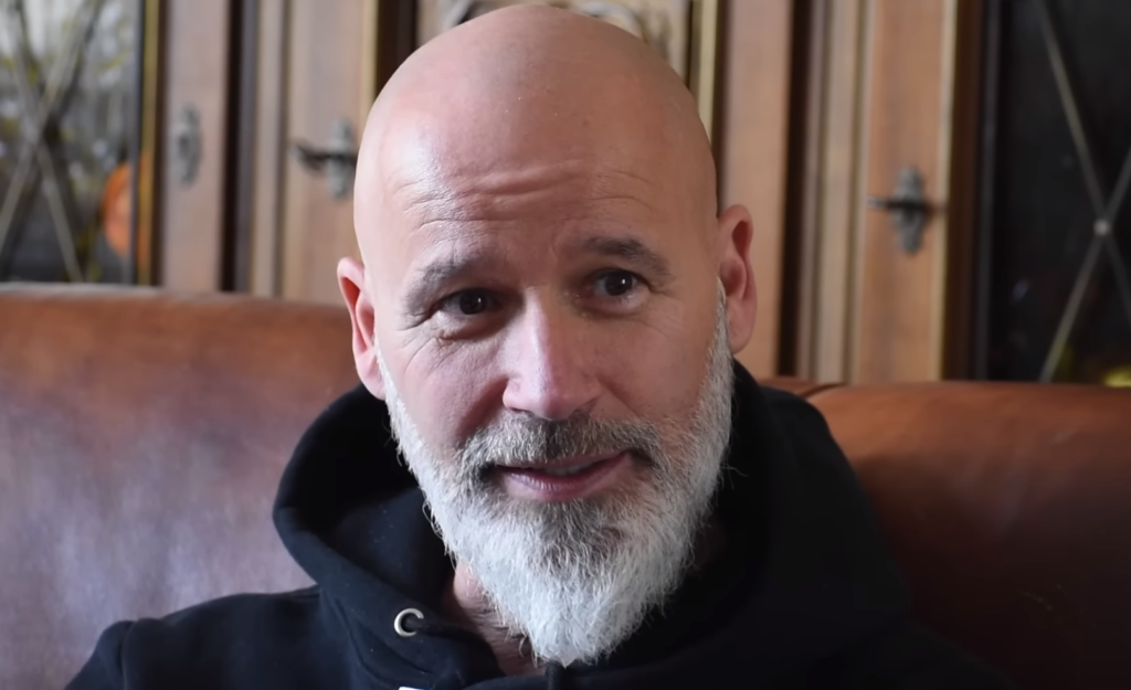 Oblíbený moderátor Honza Musil oznámil radostnou zprávu. Vrací se na televizní obrazovky Náhledový obrázek