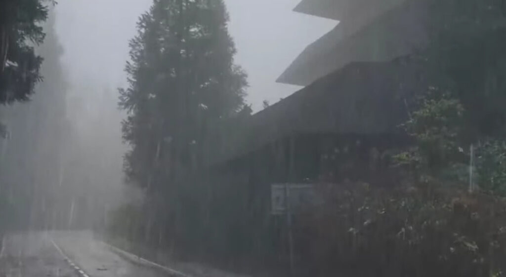 Meteorologové přišli s novou předpovědí počasí. Zasáhne nás extrémní počasí Náhledový obrázek