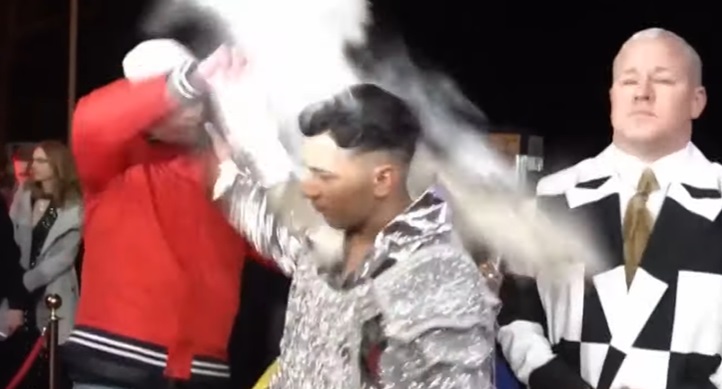 Útok na Bendiga měl být podvod. Zpěvák se kvůli němu dostal do potíží Náhledový obrázek