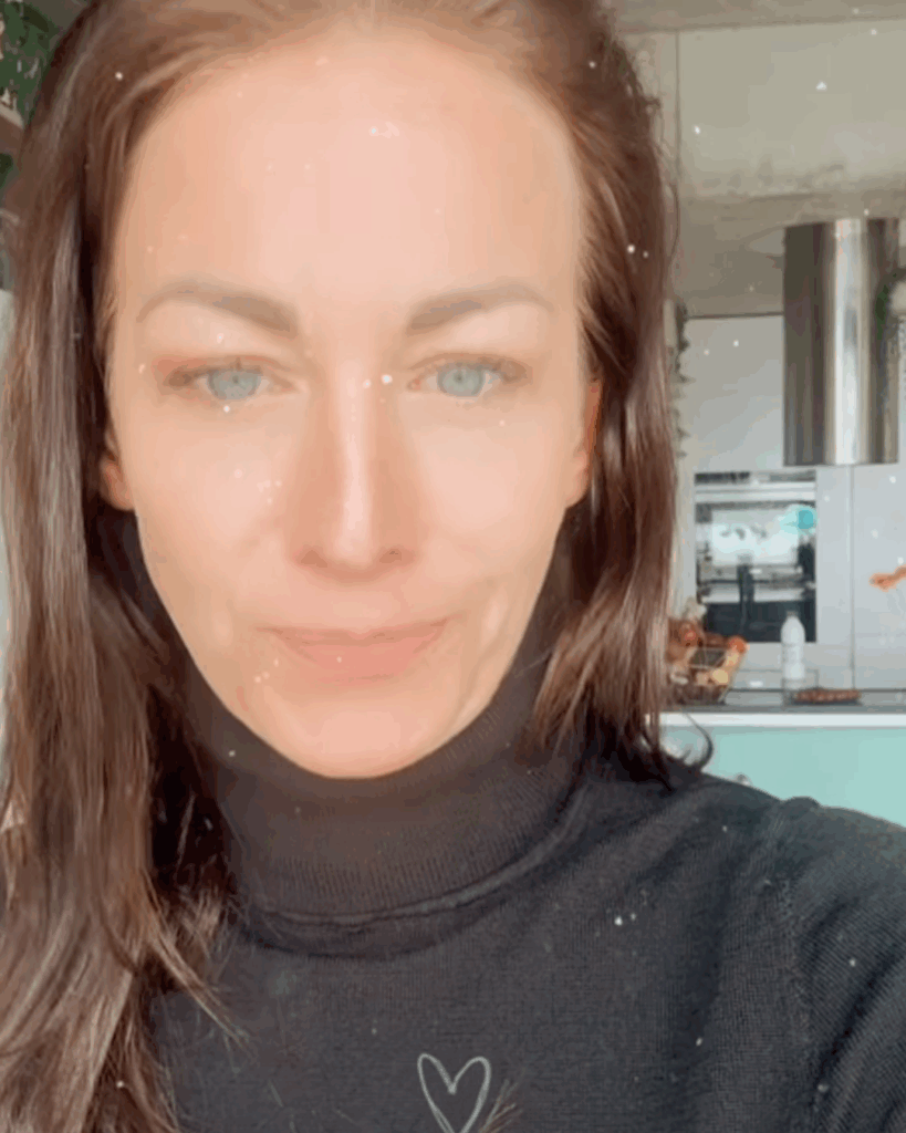 Hanychová překvapila fanoušky: ukázala tetování na zádech své dcery a rýpla si do bývalých partnerů Náhledový obrázek