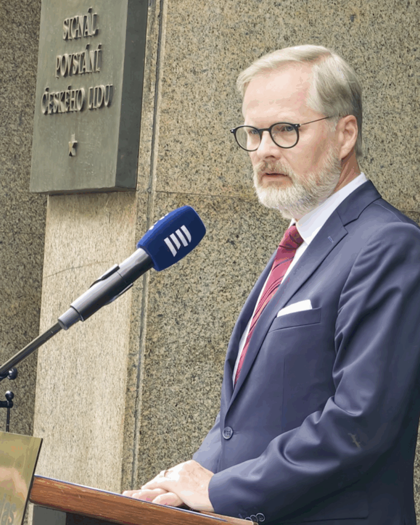 Premiér Petr Fiala otevřeně: Kvůli práci neměl roky čas na dovolenou s rodinou Náhledový obrázek