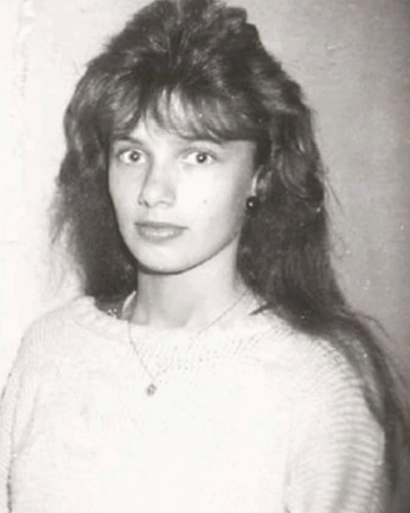 Poznáte, o koho jde? Česká herečka sdílela fotku z mládí a sklízí vlnu reakcí Náhledový obrázek