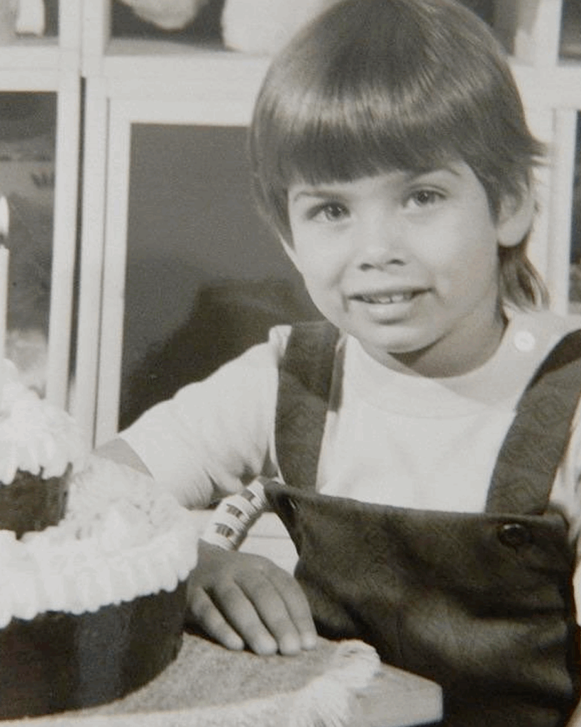 Česká herečka zveřejnila fotku z dětství, fanoušci ji přirovnali k Obamovi a Korantengovi Náhledový obrázek