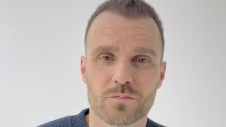 Leoš Mareš opět změnil vzhled! Kam se vypravil se svým synem? náhledový obrázek