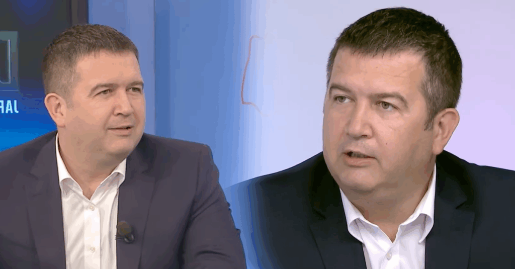 Jan Hamáček strhl kila, prozářil styl a teď září jako filmová hvězda! Náhledový obrázek